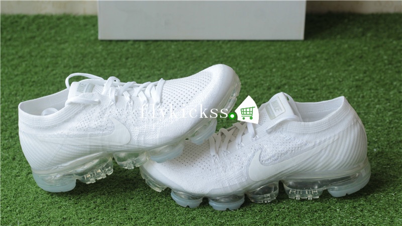 Nike Air VaporMax Triple White